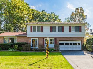 4 Hickory Dr, Mountain Top, PA 18707