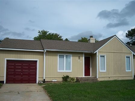 1st image of 799 Gabriel Ln