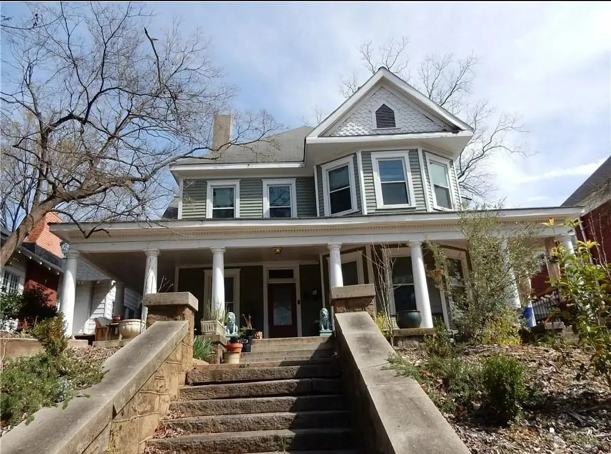 Grant Park - 604 Boulevard — Photo 2