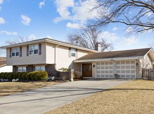 1165 Mayfield Ln, Hoffman Estates, IL 60169