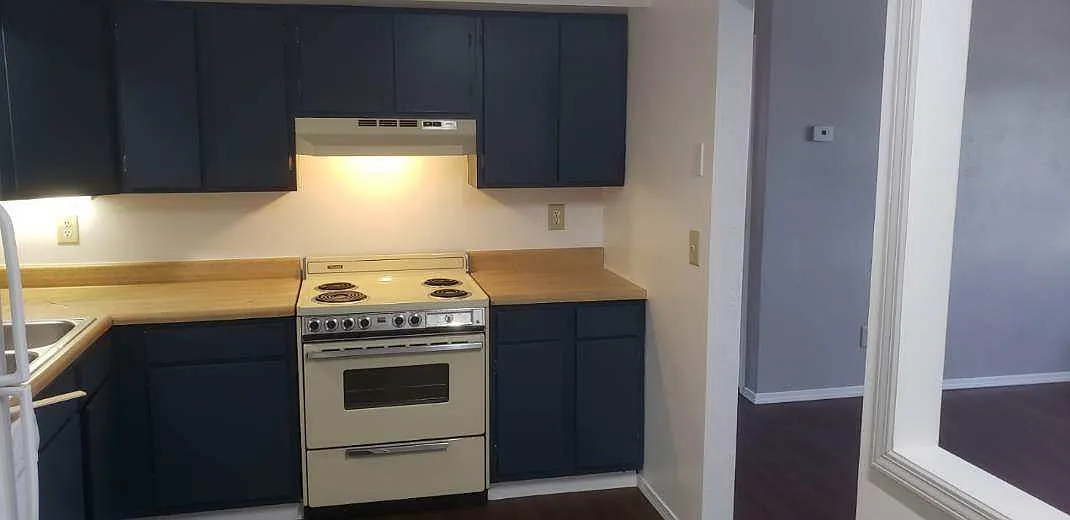 2 bed, 660 sqft, $825 — Photo 3