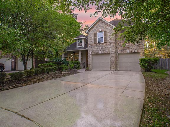 2nd image of 166 N Hawthorne Hollow Cir