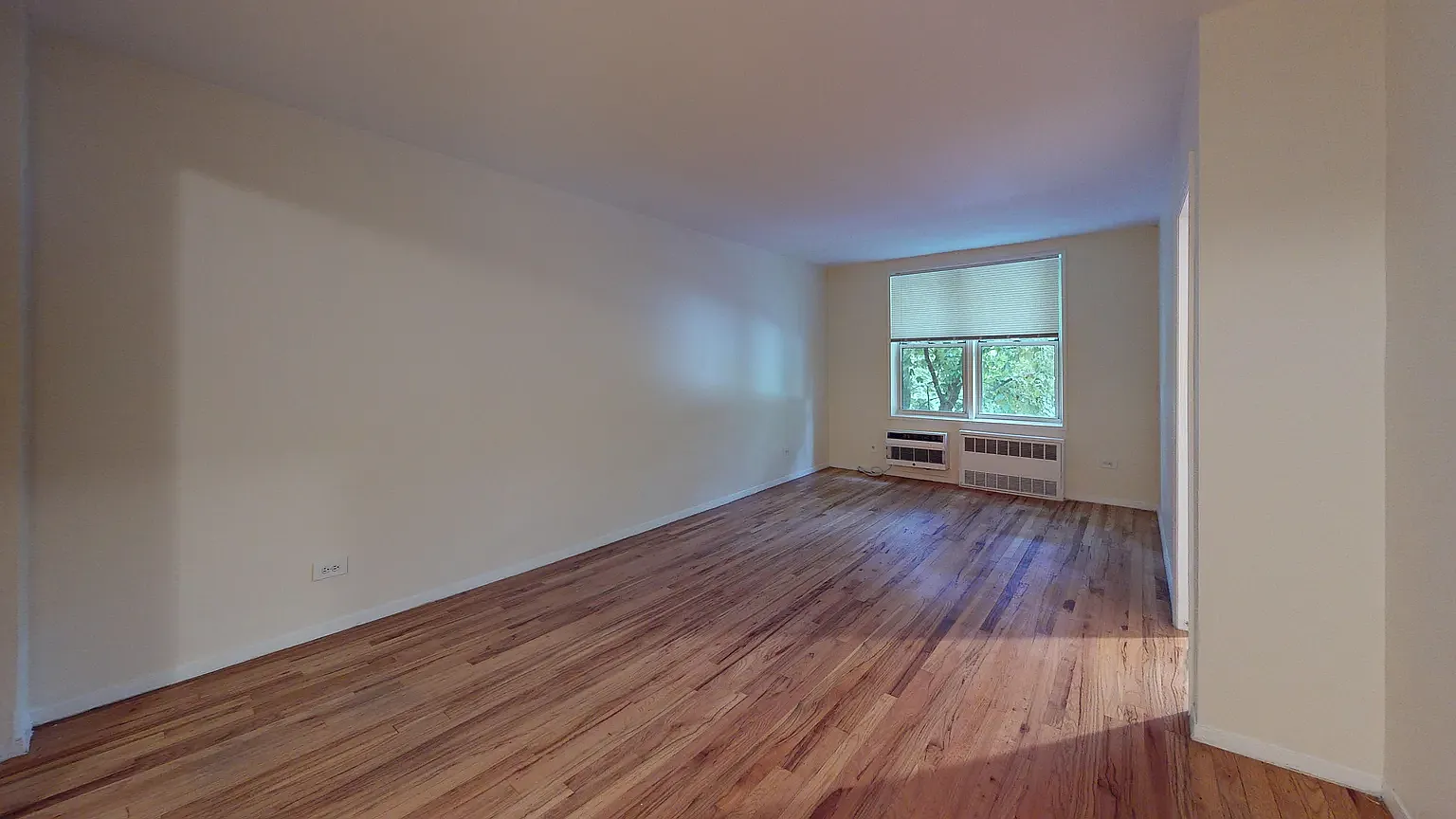 245-30 Grand Central Parkway — Photo 1