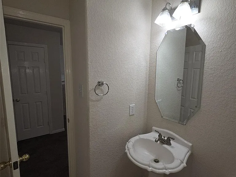 17711 Barton Point Ln — Photo 23