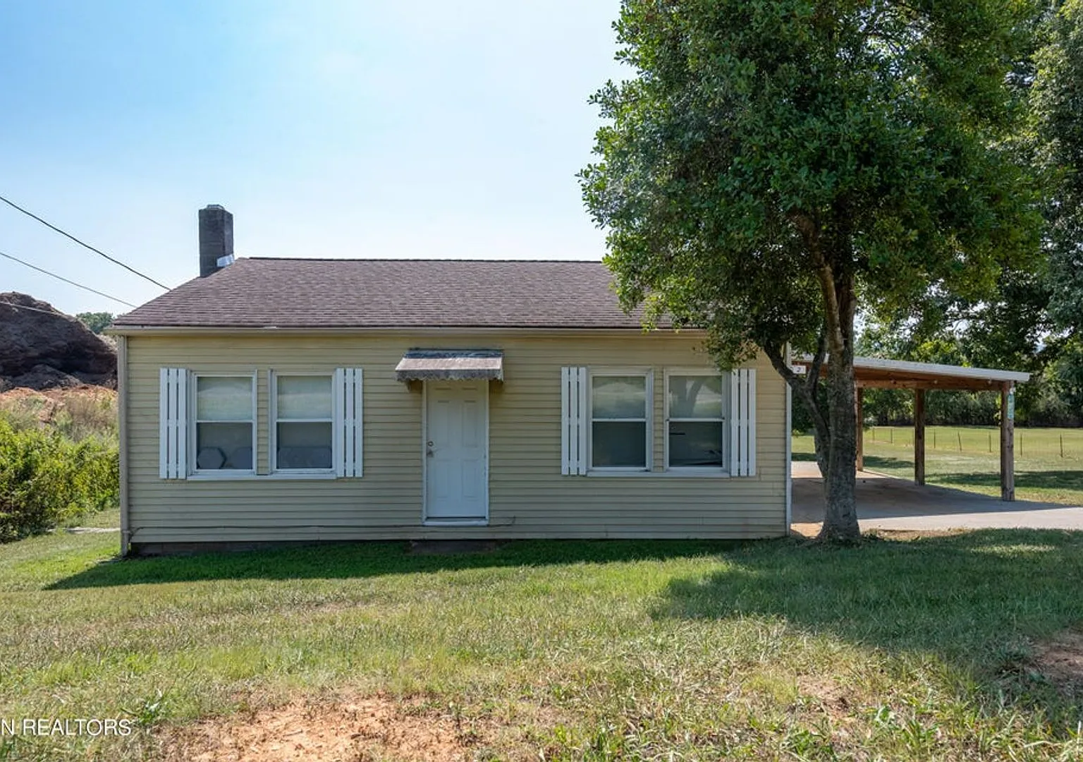 2 bed, 1.0 bath, 1131 sqft, $1,300 — Photo 1