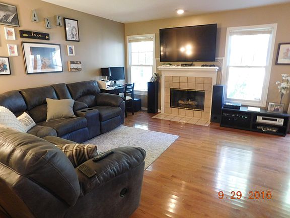 3rd image of 9424 W 120th St
