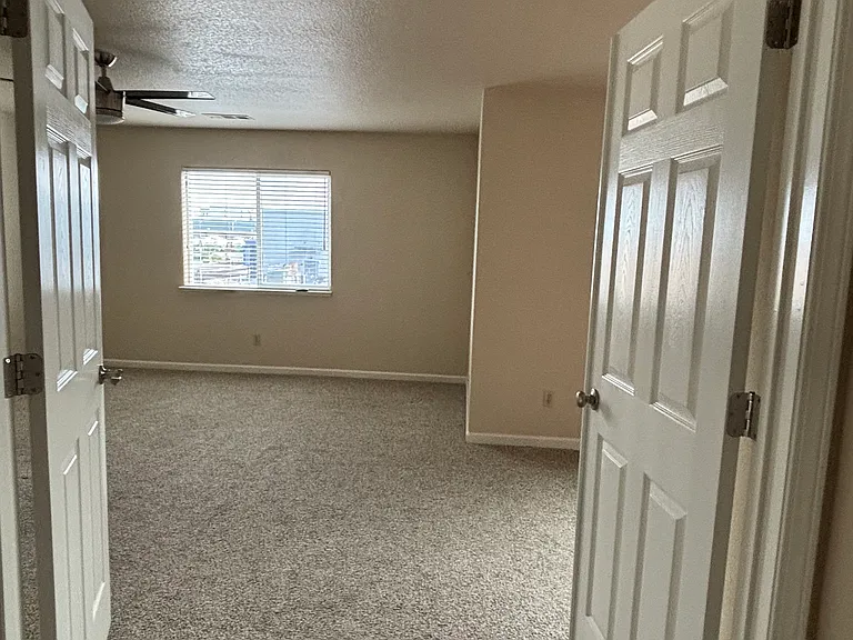 1017 Sun Meadow Dr — Photo 18