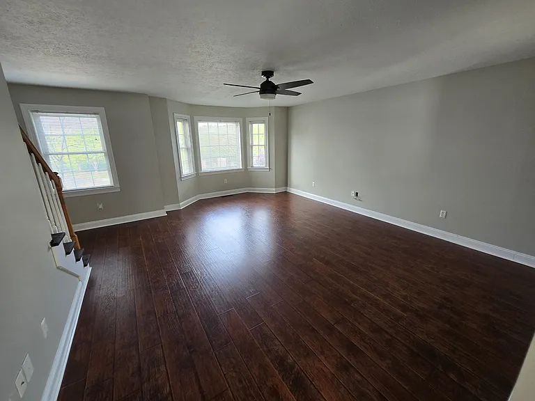 757 Wyndhurst Dr — Photo 4