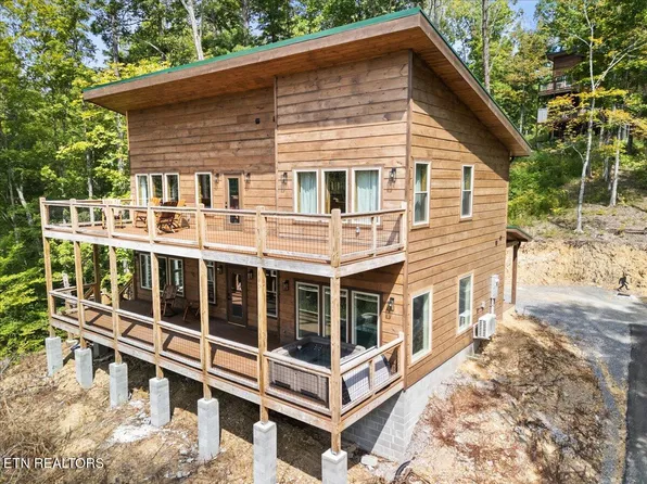 2932 Ginas Way, Sevierville, TN 37862