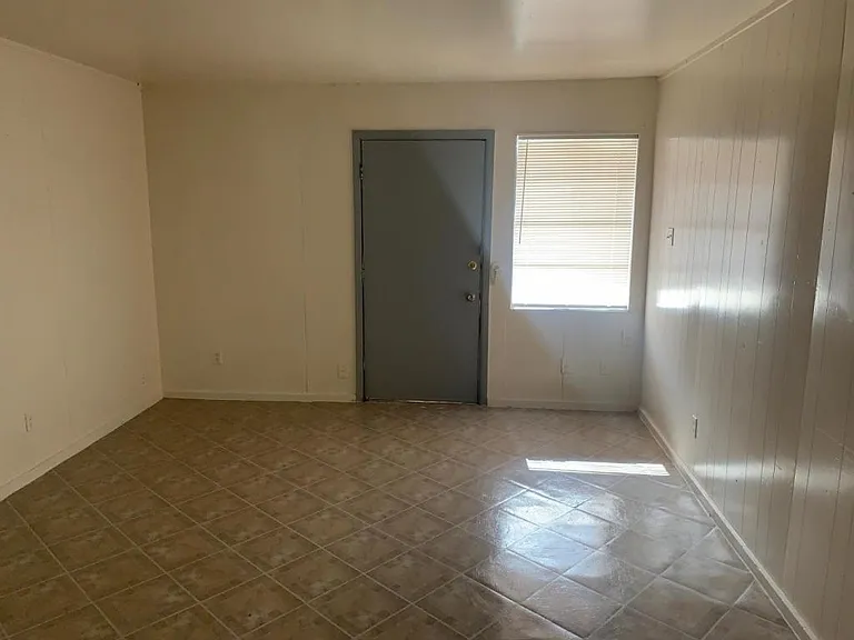 5440 Makeig St — Photo 9
