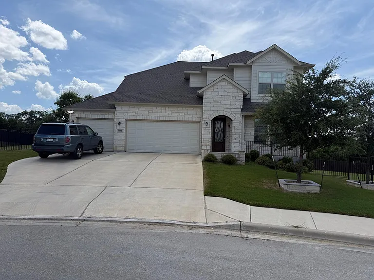 1900 Vinaros Ct — Photo 2
