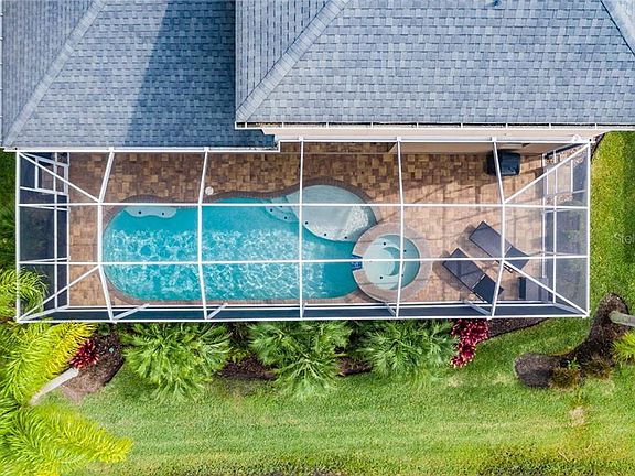 4th image of 4027 Windcrest Dr