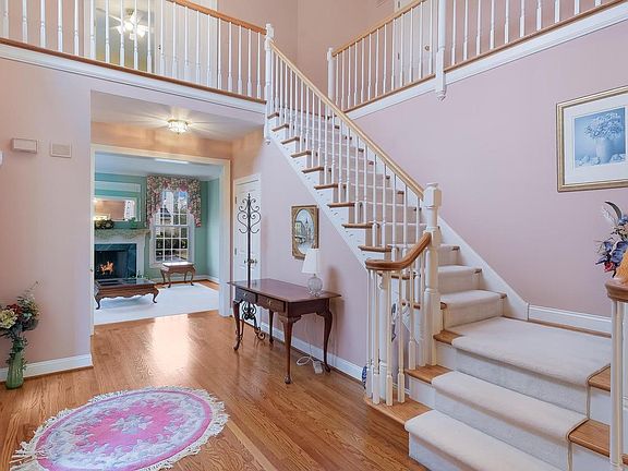 4th image of 104 Conrad Ln