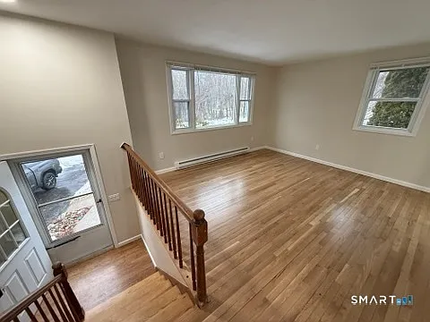 3 bed, 1.0 bath, 1544 sqft, $2,700 — Photo 3