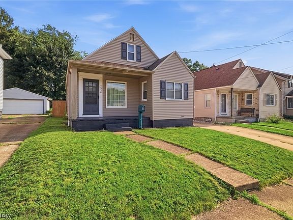 3rd image of 2536 Albrecht Ave
