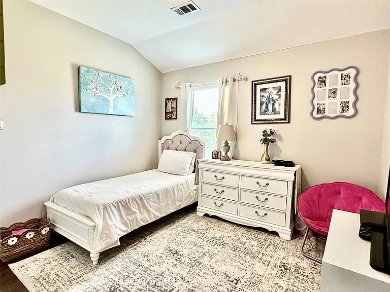 817 Tapestry Cv — Photo 18