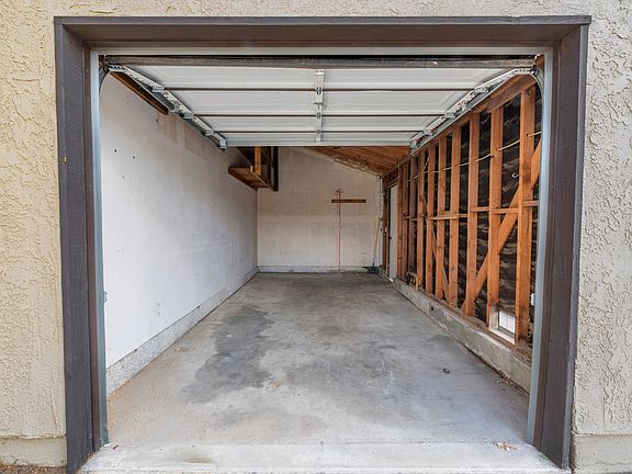 4th image of 674 Parkview Dr