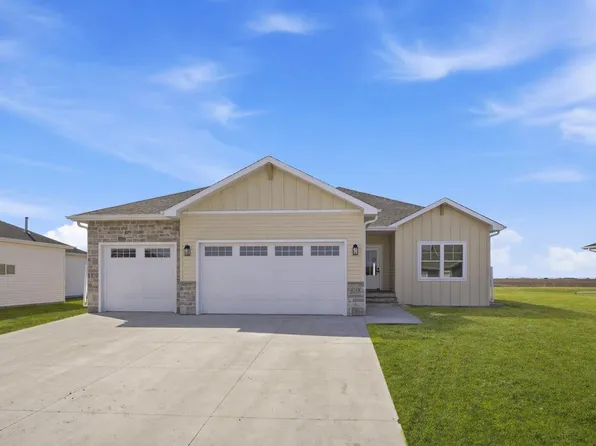 4288 Pine Pkwy S, Fargo, ND 58104