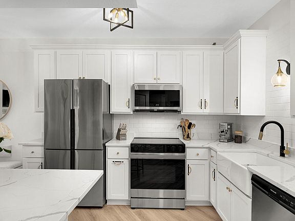 3rd image of 26 10th St W Unit 2009