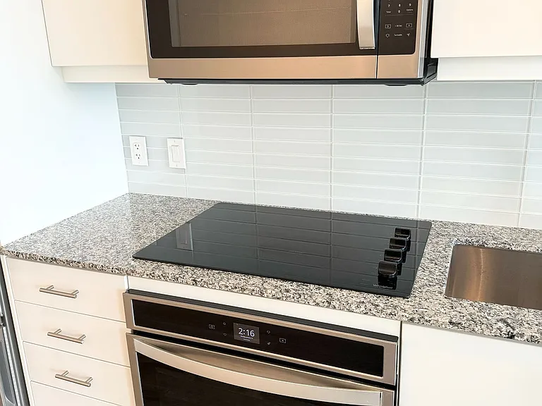 9618 Yonge St #1115 — Photo 4