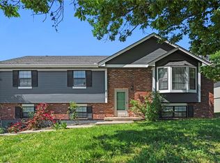 4117 NW Delwood Dr, Blue Springs, MO 64015