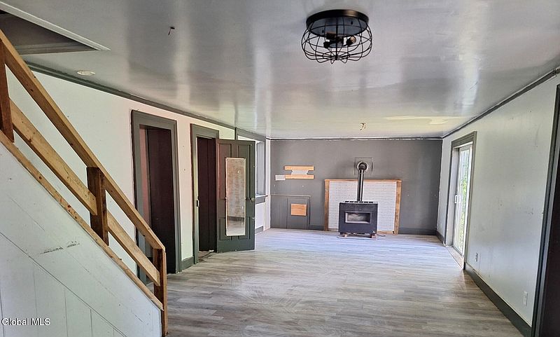 4th image of 135 Clauverwie Road