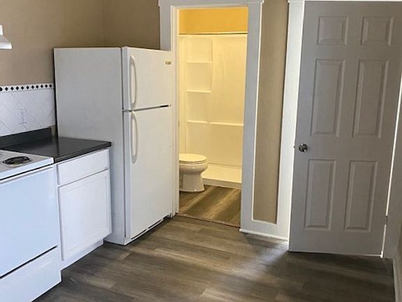 5th image of 735 1/2 N Westmoreland Dr APT 2