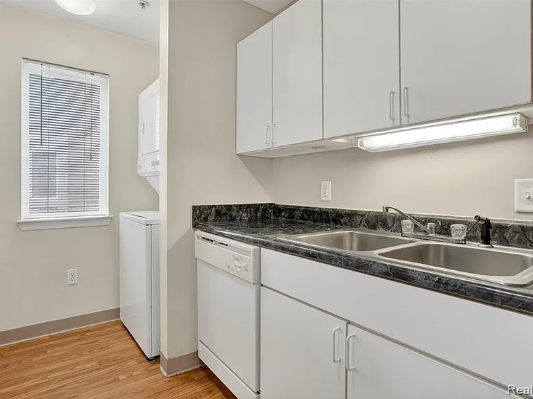 863 Amanda Ln — Photo 14