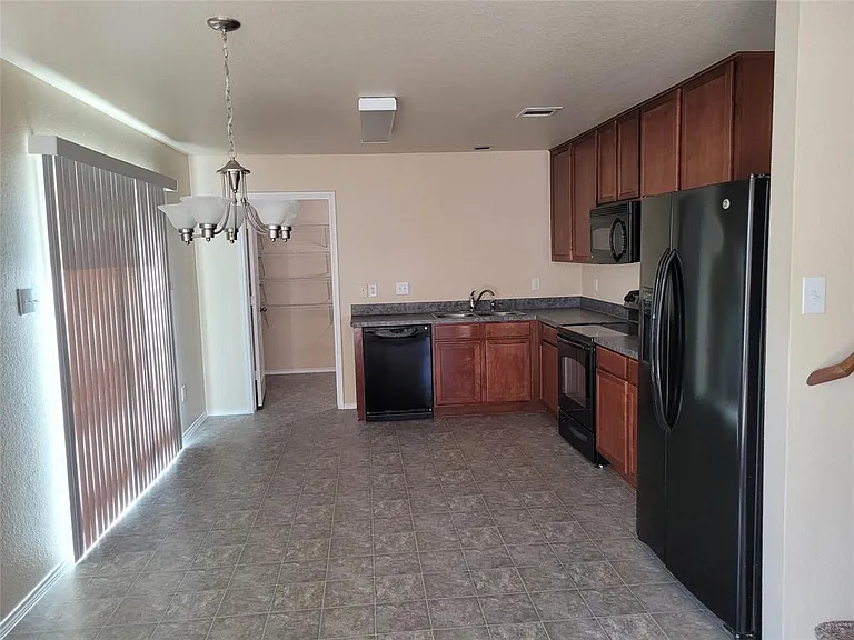 324 Chisholm Trl — Photo 7