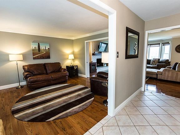 5th image of 2331 E Royal Ct