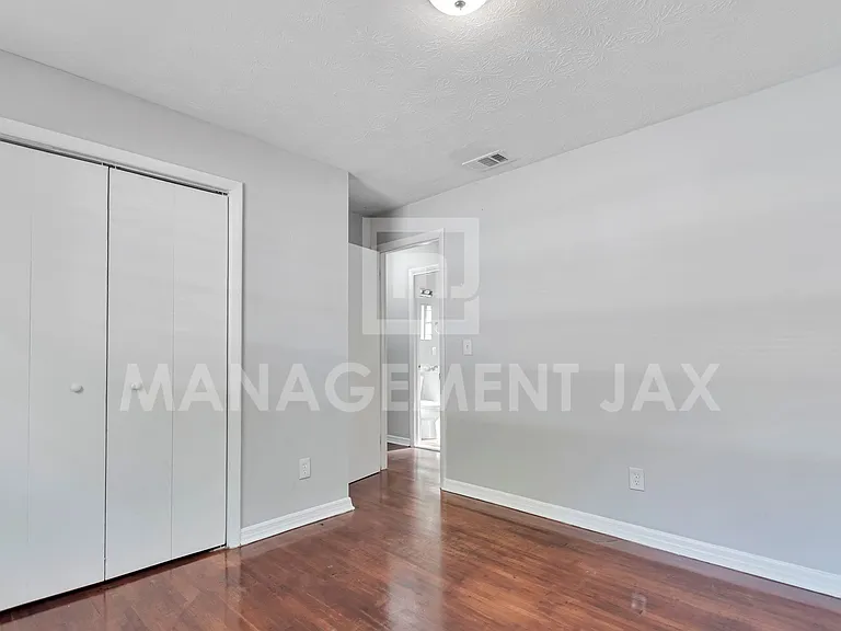 2128 W 15th St — Photo 12