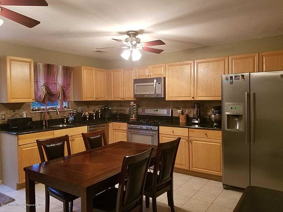 4th image of 41 Waterview Dr #1000