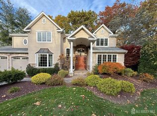 4 Rebel Run Dr, East Brunswick, NJ 08816