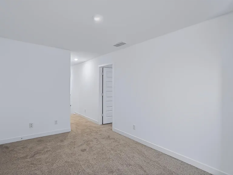 406 Monarch Ln — Photo 14