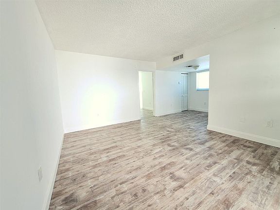 2nd image of 15 Bay Dr #15