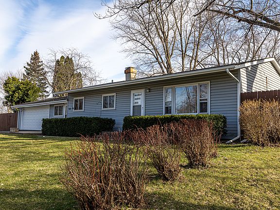 2nd image of 601 Topeka Dr