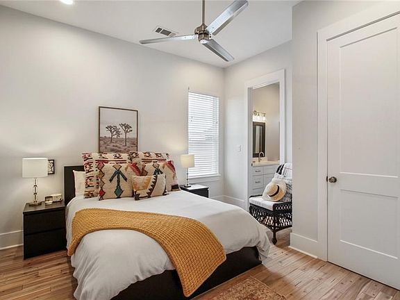 5th image of 2423 Amelia St