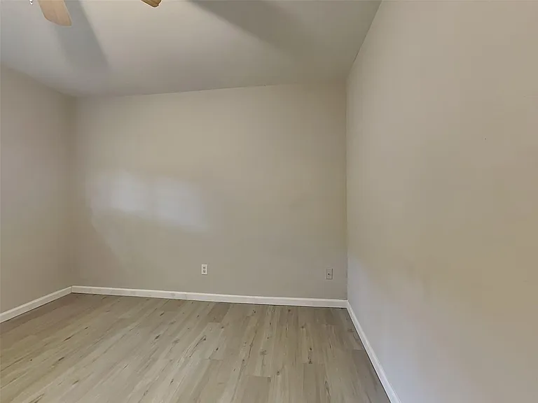 12811 Roandale Dr — Photo 15