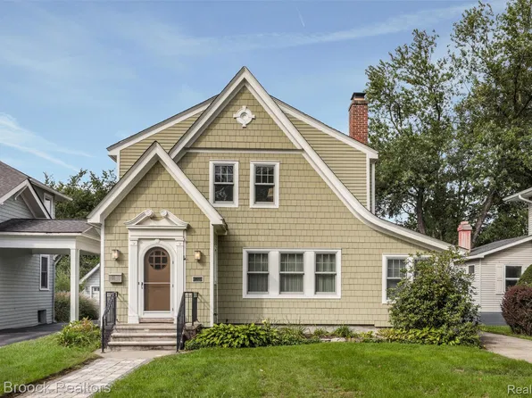 46 Oakdale Blvd, Pleasant Ridge, MI 48069