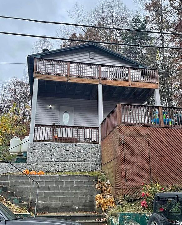 1st image of 32 Pine Ave