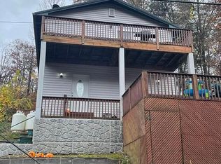 32 Pine Ave, Pineville, WV 24874