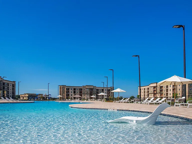 Joy Park Luxury Apartments — Photo 4