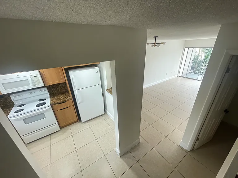 120 NW 87th Ave #F2 — Photo 8