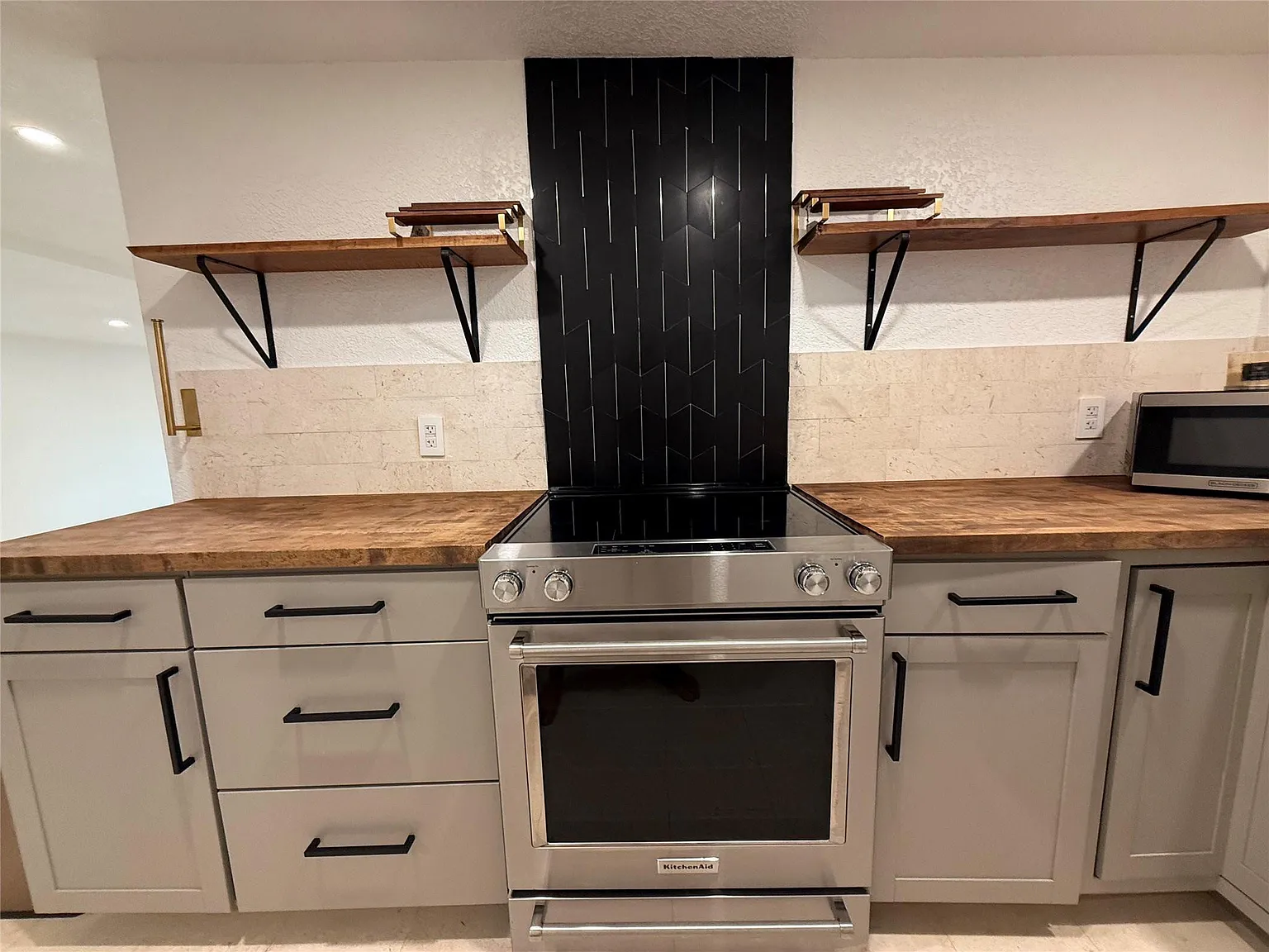 2 bed, 1.0 bath, 825 sqft, $2,600 — Photo 4