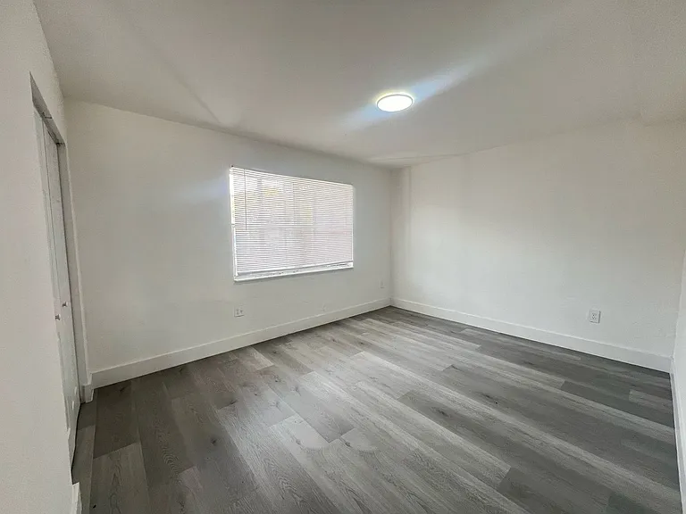St George Apartments — Photo 44