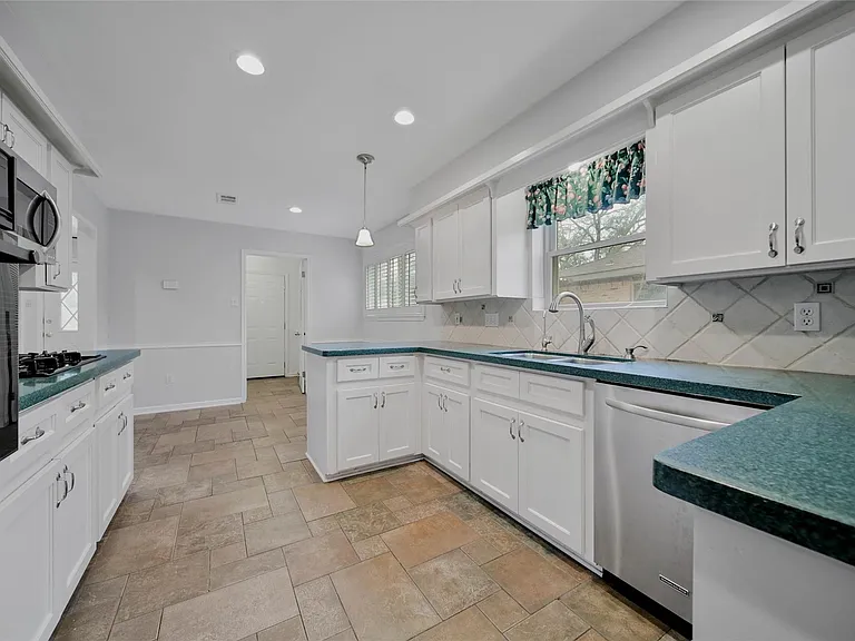 1067 Lehman St — Photo 10