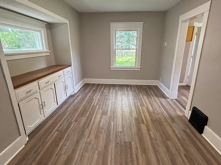 3827 1/2 Lockwood Ave — Photo 4