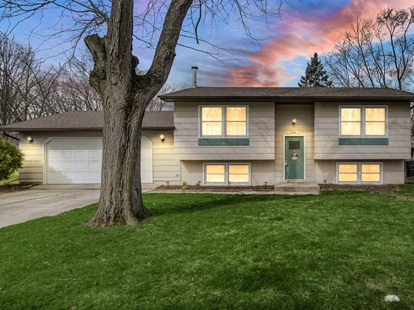 301 Walnut Ln, Crown Pt, IN 46307