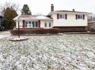 25935 Cambridge Dr, Bedford Heights, OH