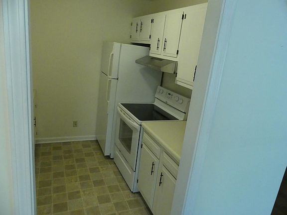 3rd image of 840 Forest St APT 3